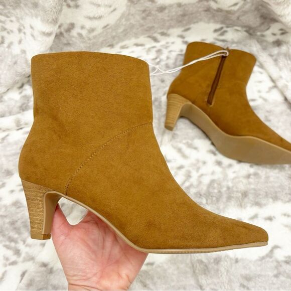 NWT Universal Thread Frances Brown Boots Womens 7.5 - Picture 1 of 10